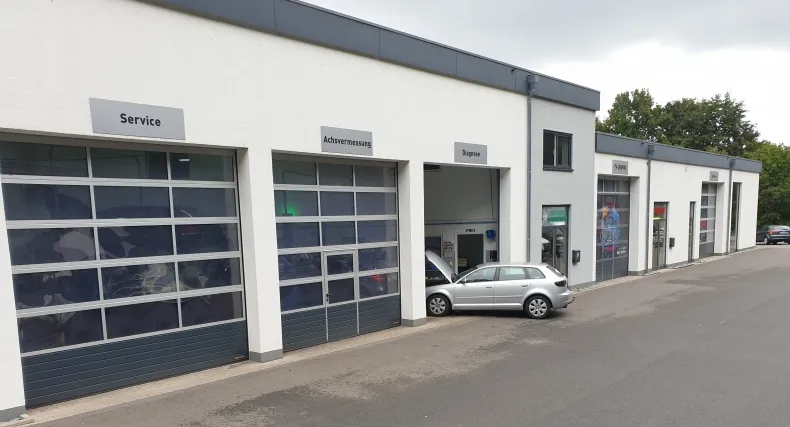Außenansicht der KFZ-Werkstatt Achis Garage in Kirchlengern, Elsestraße 232